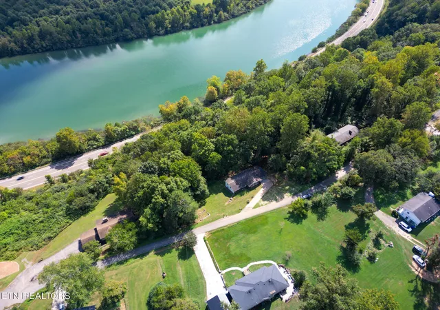Photo 4 of Single family home for sale at 167 Hudson Ln, Clinton, TN 37716 | MLS# 1354707 | Listing updated on 2026-09-11