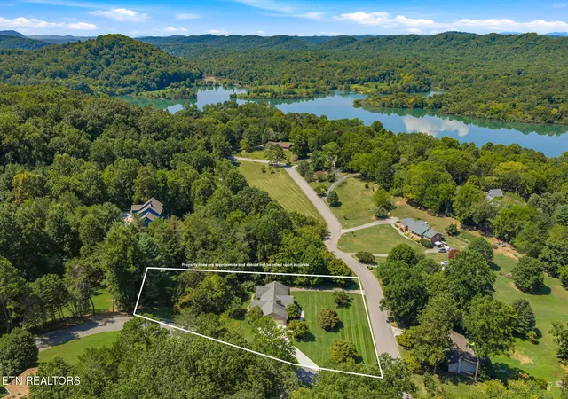 Photo 2 of Single family home for sale at 4005 Sunnyslope Dr, Knoxville, TN 37931 | MLS# 1354437 | Listing updated on 2026-09-16