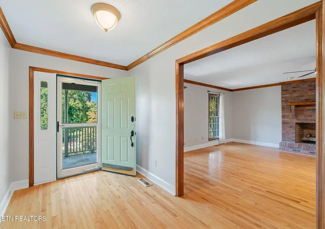 Photo 3 of Single family home for sale at 4005 Sunnyslope Dr, Knoxville, TN 37931 | MLS# 1354437 | Listing updated on 2026-09-16