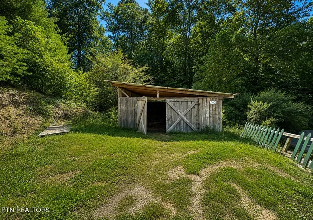 Photo 3 of Sale Pending at 1085 Catoosa Rd, Wartburg, TN 37887 | MLS# 1354540 | Listing updated on 2026-09-17