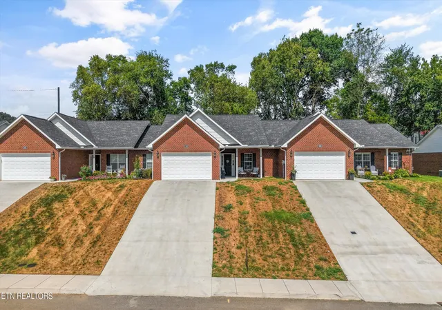 Photo 2 of Sale Pending at 1032 Patriots Landing, Dandridge, TN 37725 | MLS# 1354469 | Listing updated on 2026-09-21