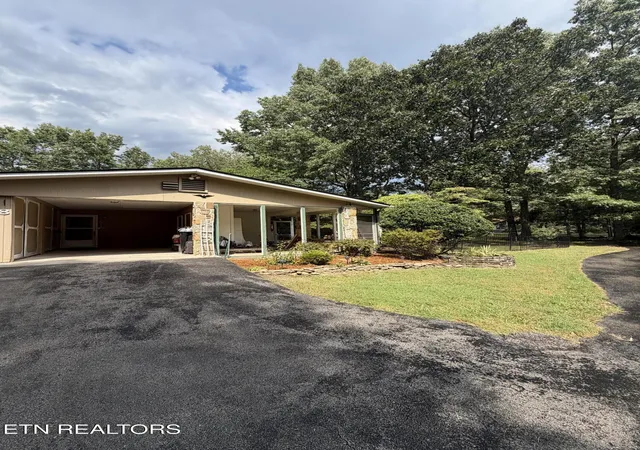 Photo 2 of Sale Pending at 18 Lake Forest Ln, Crossville, TN 38558 | MLS# 1354470 | Listing updated on 2026-09-09