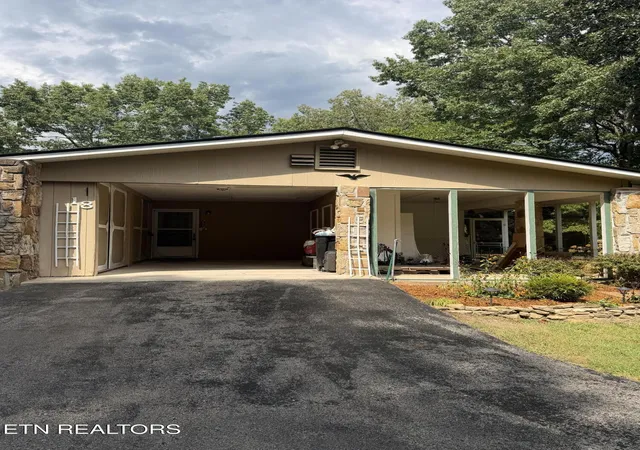 Photo 3 of Sale Pending at 18 Lake Forest Ln, Crossville, TN 38558 | MLS# 1354470 | Listing updated on 2026-09-09