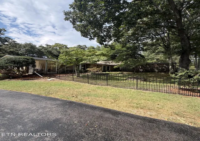 Photo 4 of Sale Pending at 18 Lake Forest Ln, Crossville, TN 38558 | MLS# 1354470 | Listing updated on 2026-09-09