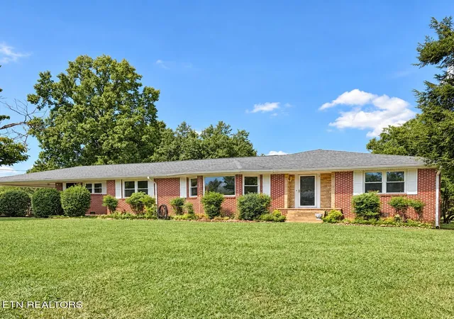 Photo 1 of Single family home for sale at 741 Oak St, Dayton, TN 37321 | MLS# 1354560 | Listing updated on 2026-10-02