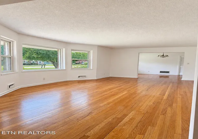 Photo 4 of Single family home for sale at 741 Oak St, Dayton, TN 37321 | MLS# 1354560 | Listing updated on 2026-10-02