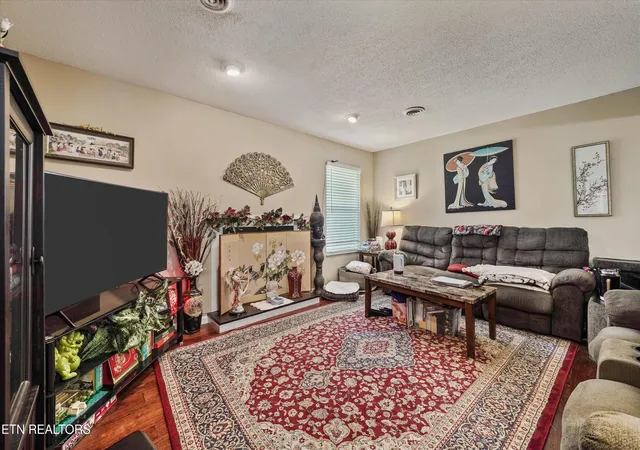 Photo 4 of Condo for sale at 8703 Olde Colony Tr, Knoxville, TN 37923 | MLS# 1354483 | Listing updated on 2026-09-18