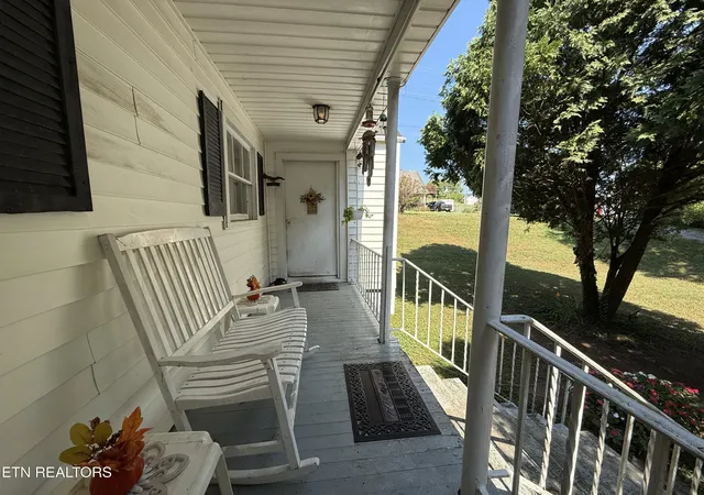 Photo 3 of Single family home for sale at 818 Sewanee St, Harriman, TN 37748 | MLS# 1354502 | Listing updated on 2026-09-04
