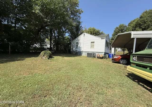 Photo 3 of Single family home for sale at 818 Sewanee St, Harriman, TN 37748 | MLS# 1354502 | Listing updated on 2026-09-04