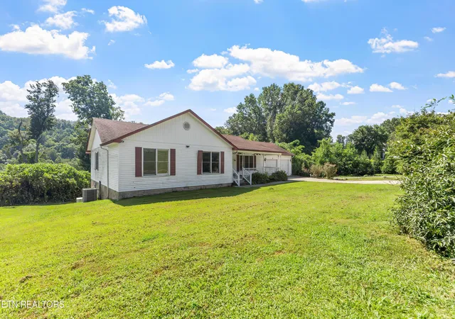 Photo 2 of Single family home for sale at 152 Andrews Ln, Caryville, TN 37714 | MLS# 1354573 | Listing updated on 2026-10-07