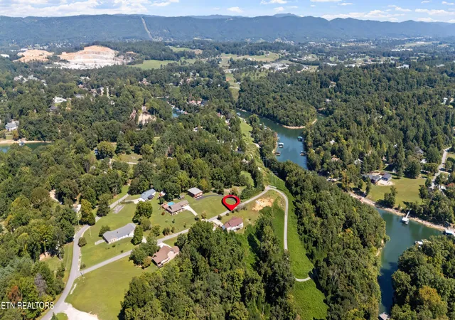 Photo 3 of Single family home for sale at 152 Andrews Ln, Caryville, TN 37714 | MLS# 1354573 | Listing updated on 2026-10-07