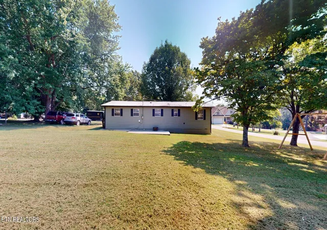 Photo 2 of Single family home for sale at 1004 Lincoln Dr, Madisonville, TN 37354 | MLS# 1354589 | Listing updated on 2026-09-05