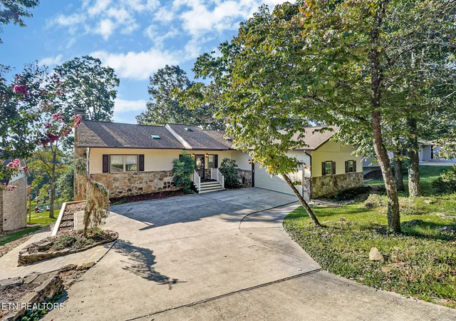 Photo 1 of Single family home for sale at 132 Brokenwood Ln, Crossville, TN 38558 | MLS# 1354525 | Listing updated on 2026-09-07