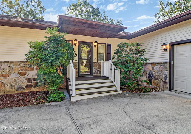 Photo 2 of Single family home for sale at 132 Brokenwood Ln, Crossville, TN 38558 | MLS# 1354525 | Listing updated on 2026-09-07