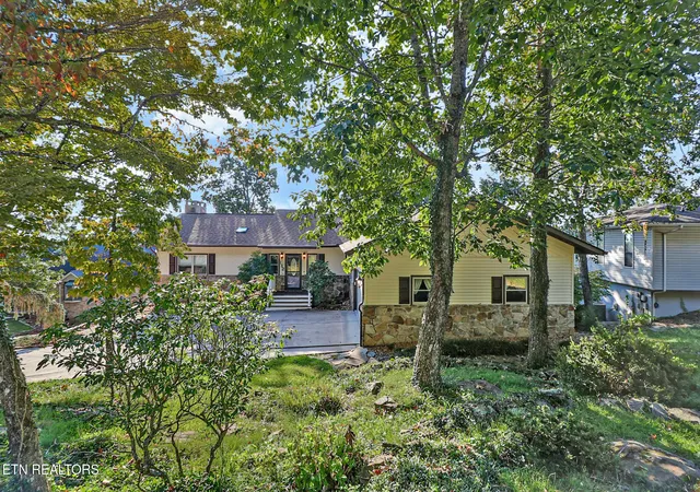 Photo 2 of Single family home for sale at 132 Brokenwood Ln, Crossville, TN 38558 | MLS# 1354525 | Listing updated on 2026-09-07