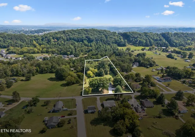 Photo 3 of Sale Pending at 5962 Babelay Rd, Knoxville, TN 37924 | MLS# 1354516 | Listing updated on 2026-09-12