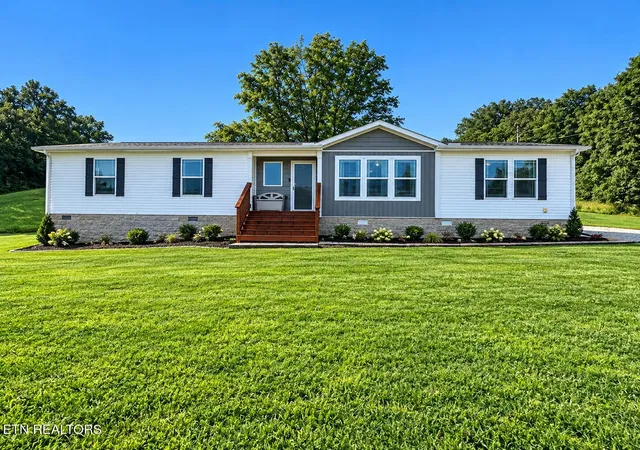 Photo 1 of Sale Pending at 702 N Kingston Ave, Rockwood, TN 37854 | MLS# 1354539 | Listing updated on 2026-09-14