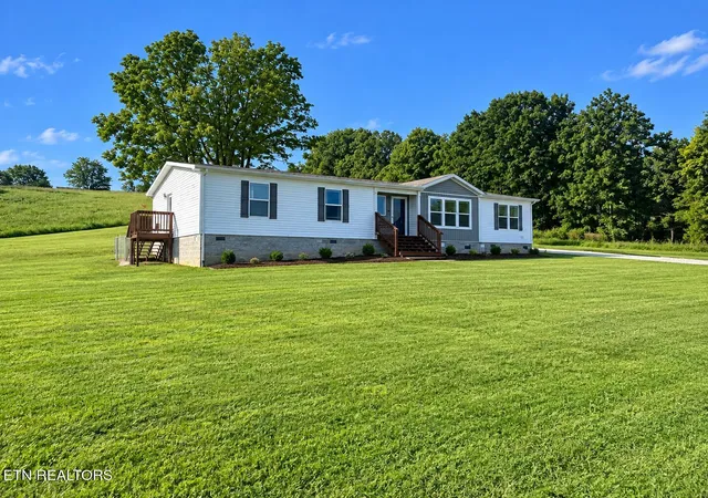 Photo 2 of Sale Pending at 702 N Kingston Ave, Rockwood, TN 37854 | MLS# 1354539 | Listing updated on 2026-09-14
