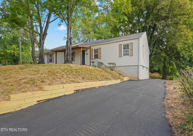 Single family home for sale at 5828 NE Eldridge Rd, Knoxville, TN 37918 | MLS# 1354580