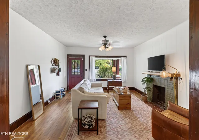 Photo 3 of Sale Pending at 223 E Churchwell Ave, Knoxville, TN 37917 | MLS# 1354570 | Listing updated on 2026-09-13