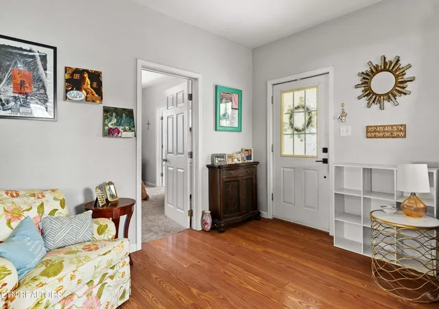 Photo 3 of Single family home for sale at 324 Glascock St, Alcoa, TN 37701 | MLS# 1354726 | Listing updated on 2026-09-13