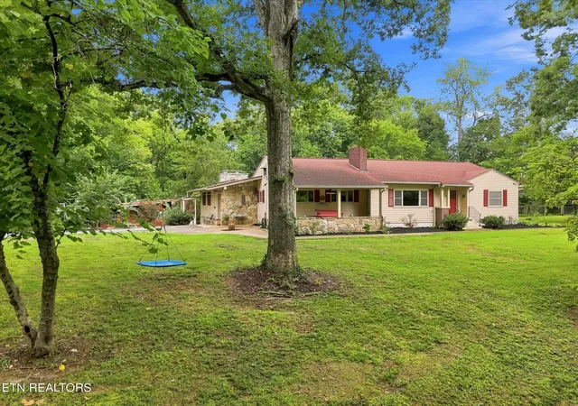 Photo 1 of Single family home for sale at 3215 Tuckaleechee Pike, Maryville, TN 37803 | MLS# 1354627 | Listing updated on 2026-09-06