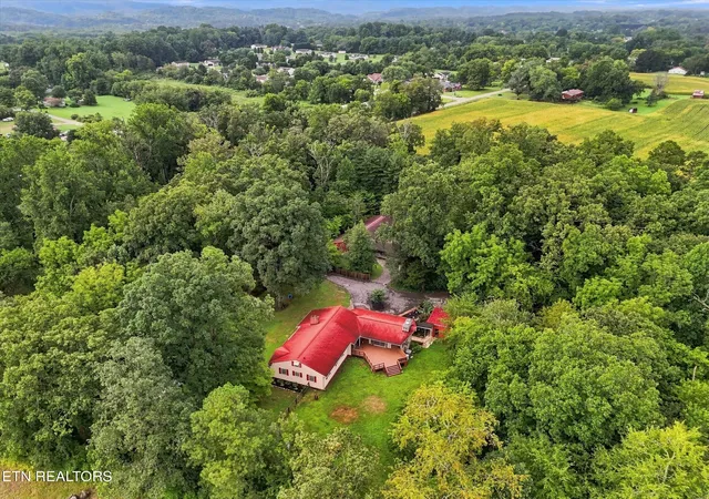 Photo 3 of Single family home for sale at 3215 Tuckaleechee Pike, Maryville, TN 37803 | MLS# 1354627 | Listing updated on 2026-09-06