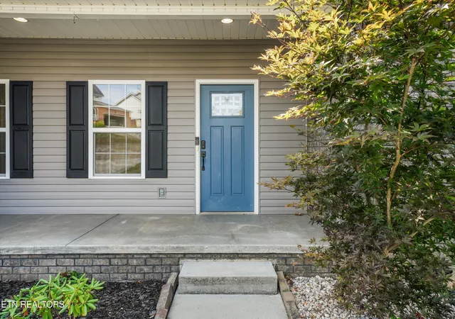 Photo 2 of Single family home for sale at 2000 Country Brk Ln, Knoxville, TN 37921 | MLS# 1354635 | Listing updated on 2026-09-18
