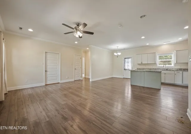 Photo 3 of Single family home for sale at 2000 Country Brk Ln, Knoxville, TN 37921 | MLS# 1354635 | Listing updated on 2026-09-18