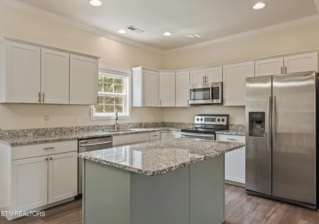 Photo 3 of Single family home for sale at 2000 Country Brk Ln, Knoxville, TN 37921 | MLS# 1354635 | Listing updated on 2026-09-18