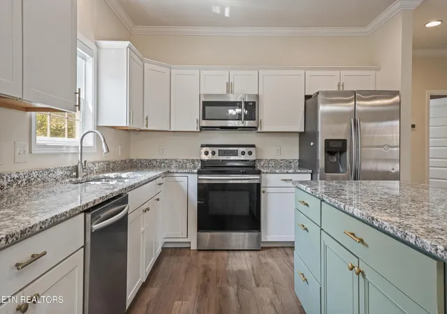 Photo 4 of Single family home for sale at 2000 Country Brk Ln, Knoxville, TN 37921 | MLS# 1354635 | Listing updated on 2026-09-18