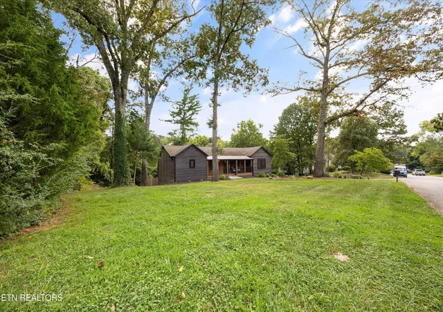 Photo 2 of Single family home for sale at 8400 Woodbrook Dr, Knoxville, TN 37919 | MLS# 1354592 | Listing updated on 2026-09-05