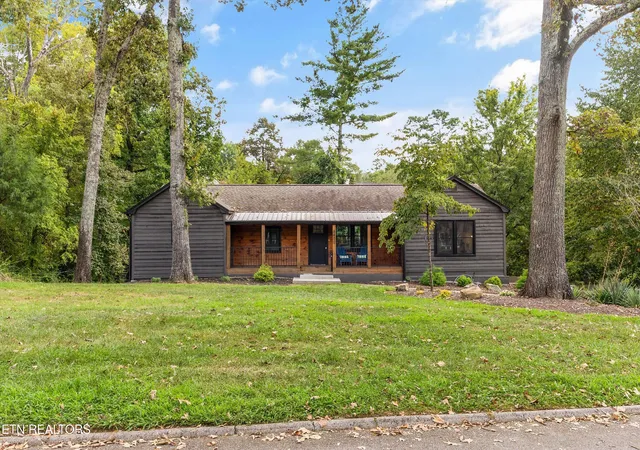 Photo 3 of Single family home for sale at 8400 Woodbrook Dr, Knoxville, TN 37919 | MLS# 1354592 | Listing updated on 2026-09-05