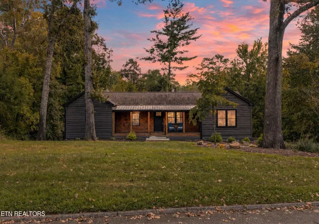 Photo 4 of Single family home for sale at 8400 Woodbrook Dr, Knoxville, TN 37919 | MLS# 1354592 | Listing updated on 2026-09-05