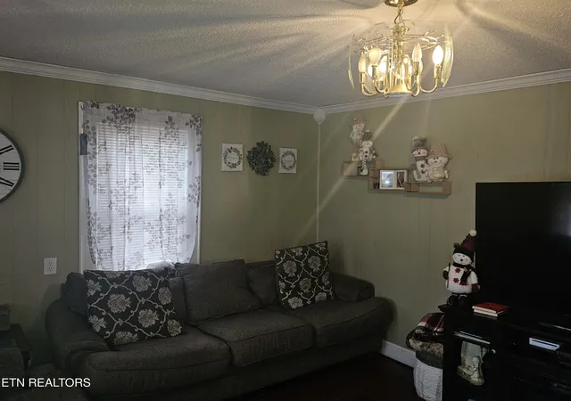 Photo 3 of Single family home for sale at 708 W Chester Ave, Middlesboro, KY 40965 | MLS# 1354572 | Listing updated on 2026-09-05
