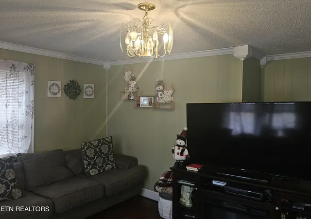 Photo 3 of Single family home for sale at 708 W Chester Ave, Middlesboro, KY 40965 | MLS# 1354572 | Listing updated on 2026-09-05