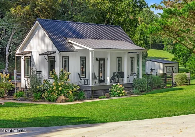 Photo 3 of Single family home for sale at 852 Old State Rd, Tellico Plains, TN 37385 | MLS# 1354583 | Listing updated on 2026-09-05