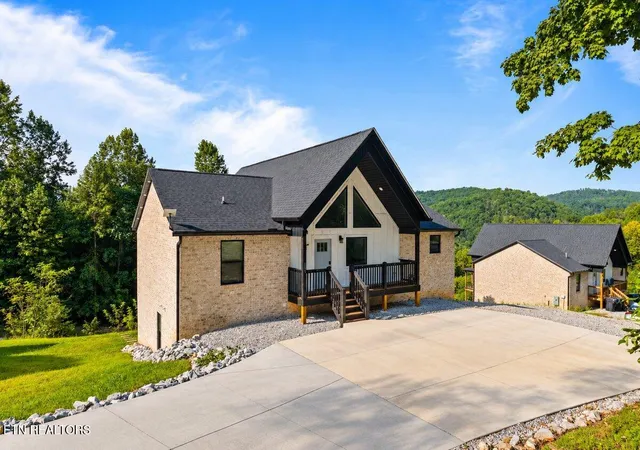 Photo 2 of Single family home for sale at 133 Pool Dr, La Follette, TN 37766 | MLS# 1354623 | Listing updated on 2026-09-20