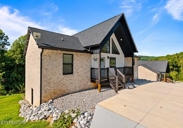 Photo 3 of Single family home for sale at 133 Pool Dr, La Follette, TN 37766 | MLS# 1354623 | Listing updated on 2026-09-20