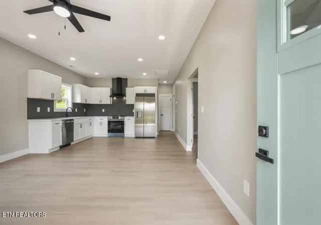 Photo 3 of Sale Pending at 923 W Oak Hl Ave, Knoxville, TN 37921 | MLS# 1354640 | Listing updated on 2026-09-16