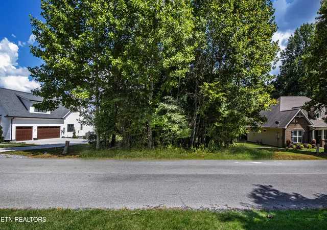 Photo 3 of Sale Pending at 107 Atasi Tr, Vonore, TN 37885 | MLS# 1354670 | Listing updated on 2026-09-24