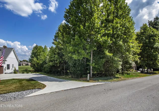 Photo 3 of Sale Pending at 107 Atasi Tr, Vonore, TN 37885 | MLS# 1354670 | Listing updated on 2026-09-24