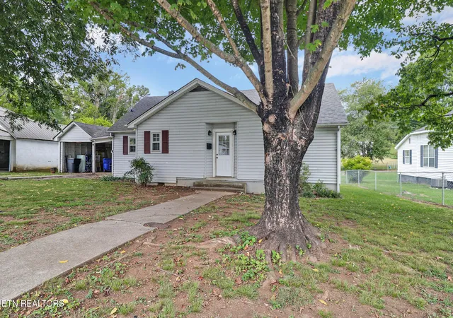 Photo 2 of Sale Pending at 505 N Chamberlain Ave, Rockwood, TN 37854 | MLS# 1354622 | Listing updated on 2026-09-14