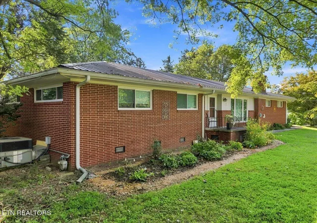 Photo 2 of Sale Pending at 109 Dartmouth Cir, Oak Ridge, TN 37830 | MLS# 1354842 | Listing updated on 2026-09-14