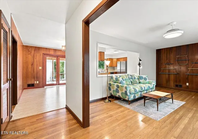 Photo 3 of Sale Pending at 109 Dartmouth Cir, Oak Ridge, TN 37830 | MLS# 1354842 | Listing updated on 2026-09-14