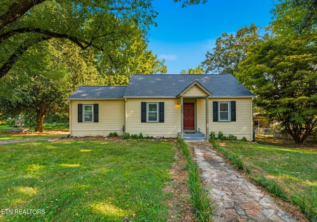 Photo 1 of Single family home for sale at 332 Wilson Ave, Maryville, TN 37803 | MLS# 1354637 | Listing updated on 2026-09-23