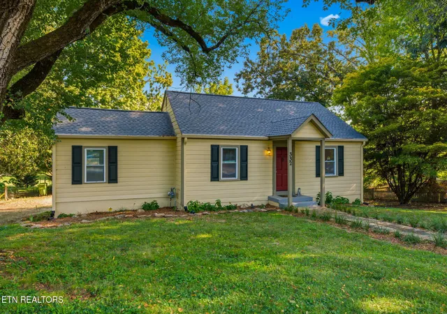 Photo 2 of Single family home for sale at 332 Wilson Ave, Maryville, TN 37803 | MLS# 1354637 | Listing updated on 2026-09-23
