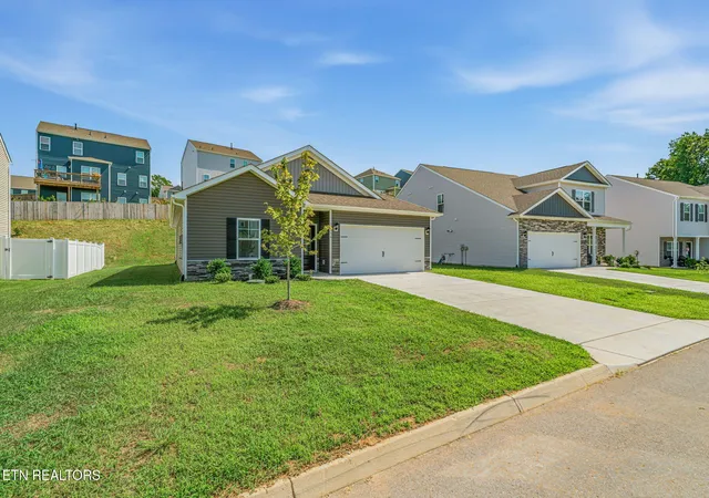 Photo 2 of Single family home for sale at 12356 Manhattan Ln, Knoxville, TN 37932 | MLS# 1354652 | Listing updated on 2026-09-18