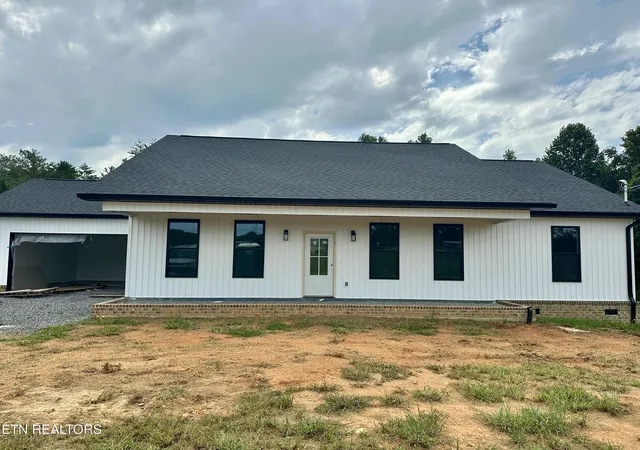 Single family home for sale at 239 Thorngrove Pike, Kodak, TN 37764 | MLS# 1354785