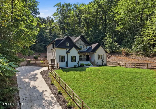 Photo 3 of Sale Pending at 4301 Falcon Ridge Way, Knoxville, TN 37921 | MLS# 1354663 | Listing updated on 2026-09-18